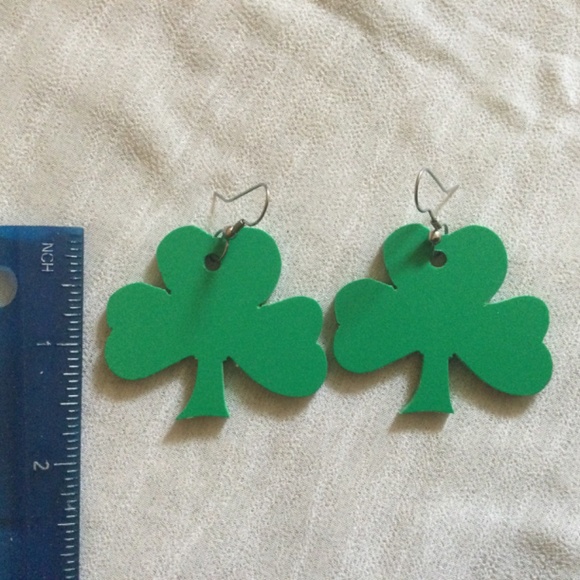 St. Patrick’s Day Shamrock Irish Eire Green Dangle Earrings Artisan Handmade - Picture 4 of 5